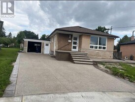 6 Lamella Rd in Toronto, ON - Building Photo