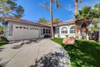 2132 Lookout Point Cir in Las Vegas, NV - Foto de edificio - Building Photo