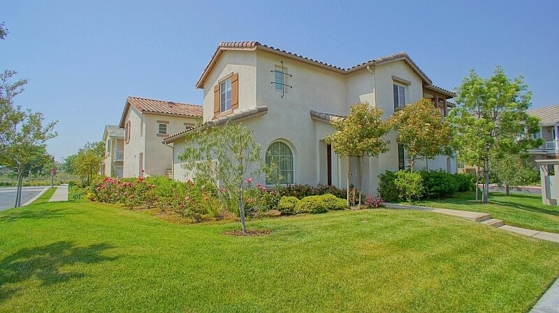 27463 Coldwater Dr in Santa Clarita, CA - Building Photo