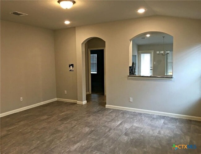 property at 914 Pumpkin Rdg