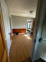 6711 Dartworth Dr in Parma, OH - Building Photo