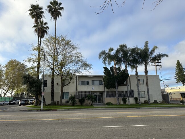 Crown Valley Apartments in Northridge, CA - Building Photo - Building Photo