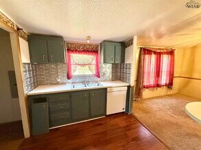 317 E 7th St in Burkburnett, TX - Building Photo - Building Photo