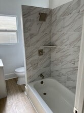 Michel Apartments in Los Angeles, CA - Foto de edificio - Building Photo