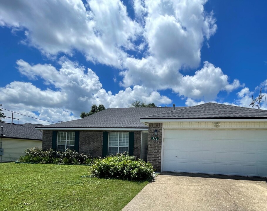 376 Brown Pl in Crestview, FL - Building Photo