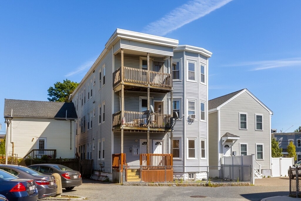 237 Webster Ave in Cambridge, MA - Building Photo