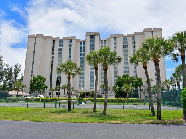 2425 Gulf of Mexico Dr, Unit 7F in Longboat Key, FL - Building Photo - Building Photo