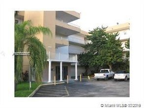 8425 NW 8th St-Unit -208 in Miami, FL - Foto de edificio - Building Photo