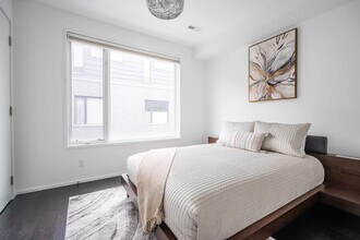 852 Dundas St W in Toronto, ON - Building Photo - Building Photo