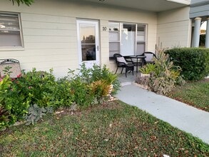 2292 Costa Rican Dr, Unit 20 in Clearwater, FL - Building Photo - Building Photo