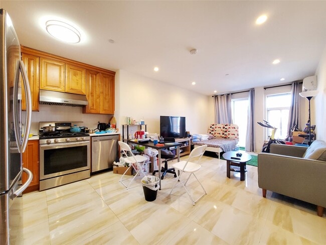 65-38 Austin St in Queens, NY - Building Photo - Building Photo