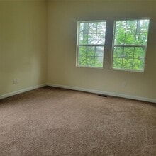 9 Ashley Ct in Islip Terrace, NY - Building Photo - Building Photo