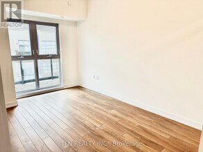 2433 Dufferin St in Toronto, ON - Building Photo - Building Photo