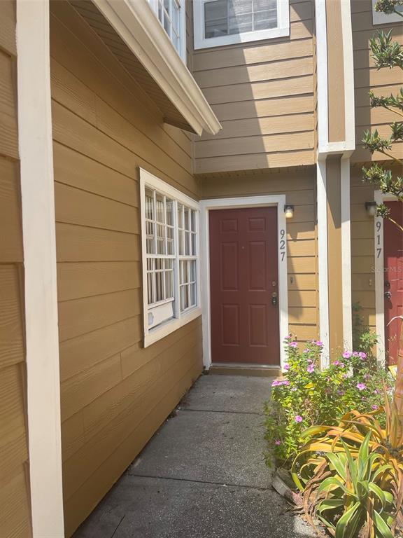 property at 927 Washington Palm Loop