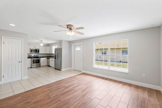 4400 Pine Lake Rd in Bonita Springs, FL - Building Photo - Building Photo