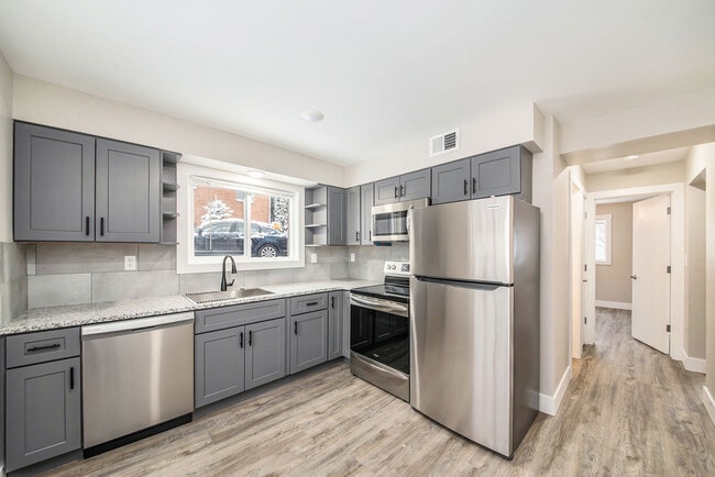 174 S Fremont St NE, Unit 1 in Rockford, MI - Building Photo - Building Photo