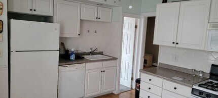 80 Hazael St, Unit First Floor in Providence, RI - Building Photo - Building Photo
