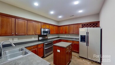 10921 Slalom Hill Rd in Charlotte, NC - Building Photo - Building Photo