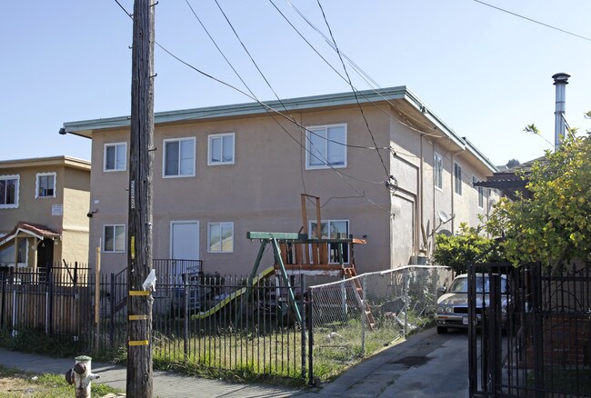 9212 Hillside St in Oakland, CA - Foto de edificio - Building Photo
