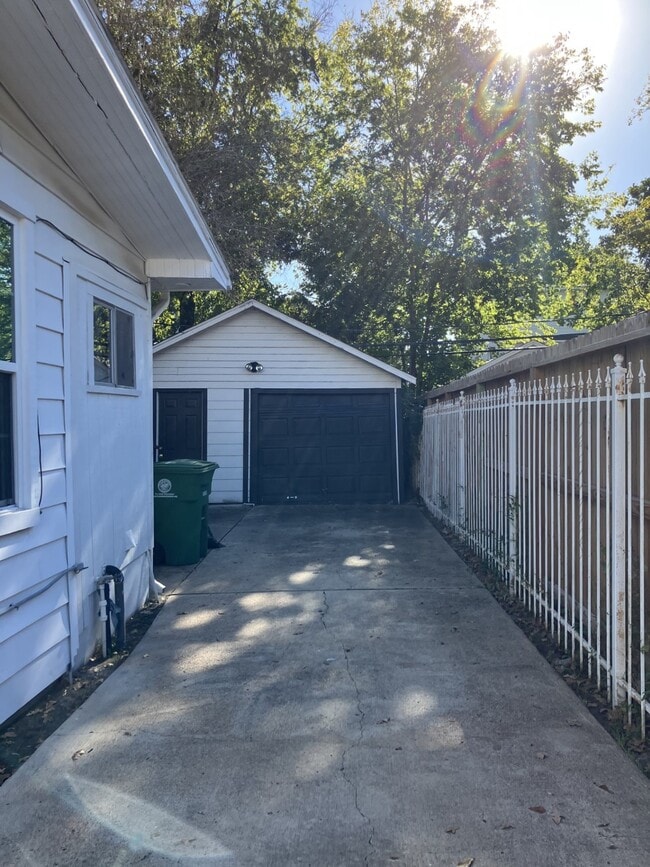 3210 Oakdale St in Houston, TX - Building Photo - Building Photo