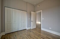 1044 W 18th St, Unit 2R photo'