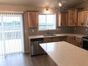 5254 10th St W in West Fargo, ND - Building Photo - Building Photo