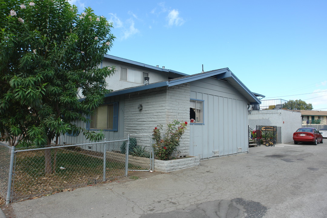 825 Hillsdale Ave in San Jose, CA - Building Photo