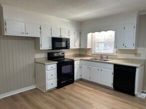 7058 Regalwood Ct in Thomasville, NC - Building Photo - Building Photo