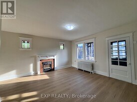 321 Hunter St E in Hamilton, ON - Building Photo