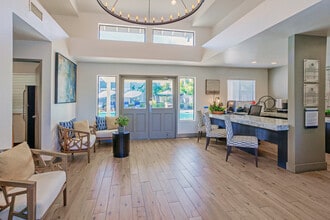 The Galleria in Fountain Valley, CA - Foto de edificio - Interior Photo