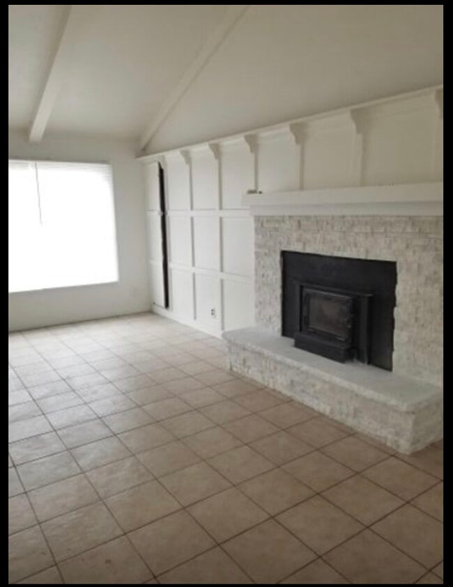 5801 W Carmen Ave in Milwaukee, WI - Foto de edificio - Building Photo