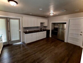 2425 8th Ave in Port Arthur, TX - Building Photo - Building Photo