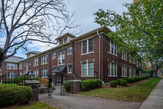 Arlington Court Condominiums in Nashville, TN - Building Photo - Building Photo