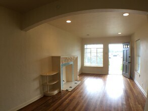 205-207 N Tennant St in Dallas, TX - Building Photo - Building Photo