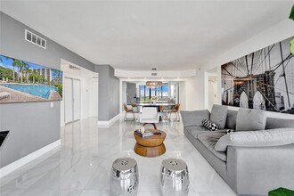 3610 Yacht Club Dr in Aventura, FL - Building Photo - Building Photo