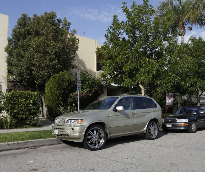 6655 Wilkinson Ave in North Hollywood, CA - Building Photo