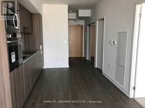 11 Wellesley St W in Toronto, ON - Building Photo - Building Photo