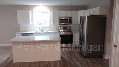 546 W Elm St in Wayland, MI - Building Photo - Building Photo