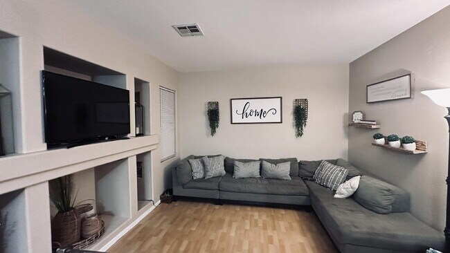 7720 Respect Ave in Las Vegas, NV - Building Photo - Building Photo