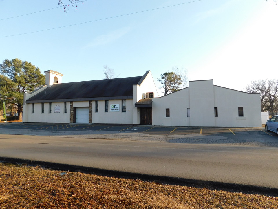 Methodist Square in Muldrow, OK - Building Photo