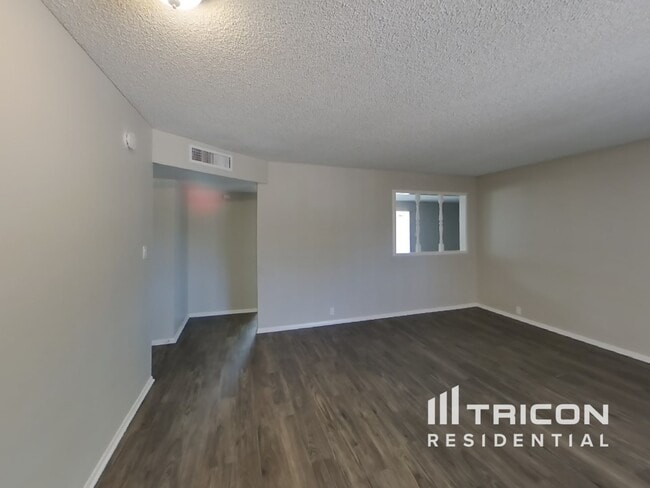3771 W Dalphin Rd in Phoenix, AZ - Building Photo - Building Photo