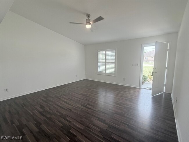 4150 Tarpon Ave in Bonita Springs, FL - Foto de edificio - Building Photo