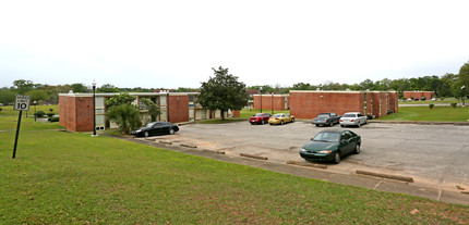 Palmetto South Apartment in Tallahassee, FL - Foto de edificio - Building Photo