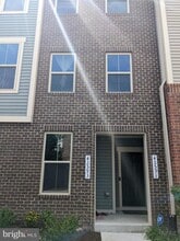 42593 Burbank Terrace in Sterling, VA - Building Photo - Building Photo