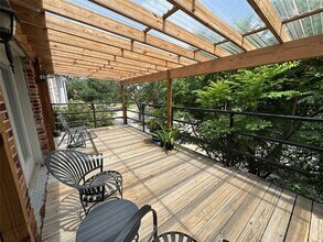 1660 Castle Ct in Houston, TX - Building Photo - Building Photo