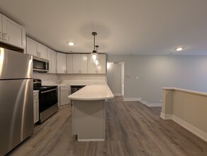 1214 N La Salle Dr, Unit F5 in Chicago, IL - Building Photo - Building Photo