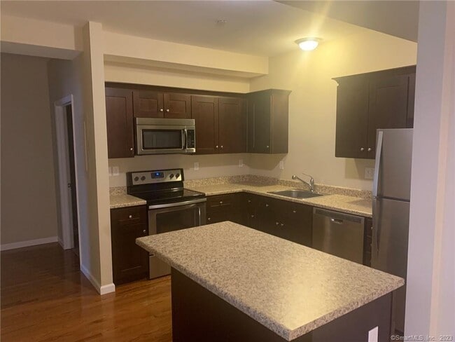 76 Liberty St in Southington, CT - Building Photo - Building Photo