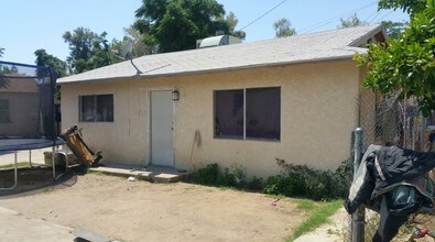 2131 Kentucky St in Bakersfield, CA - Building Photo - Building Photo