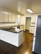 347 Woodcliff Dr in Redding, CA - Building Photo - Building Photo