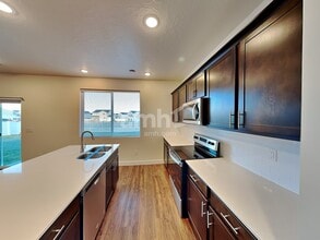 251 N Dry Crk Rd in Saratoga Springs, UT - Building Photo - Building Photo